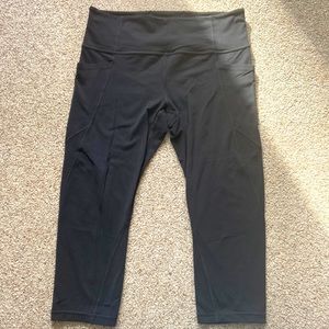 Athleta salutation crops